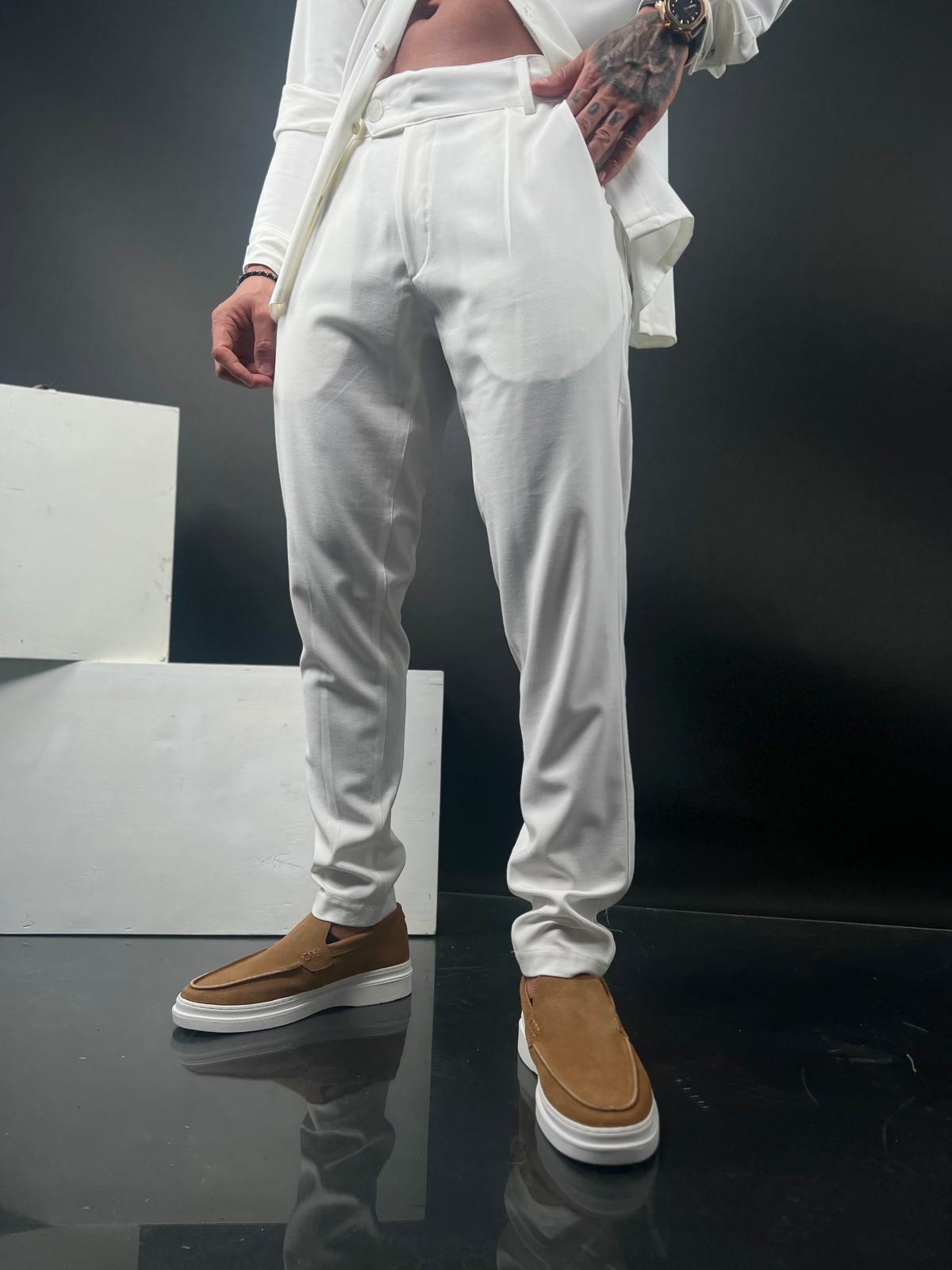 מכנסיים אלגנטיים של Max Mara מבד פשתן רך בגזרה ישרה.