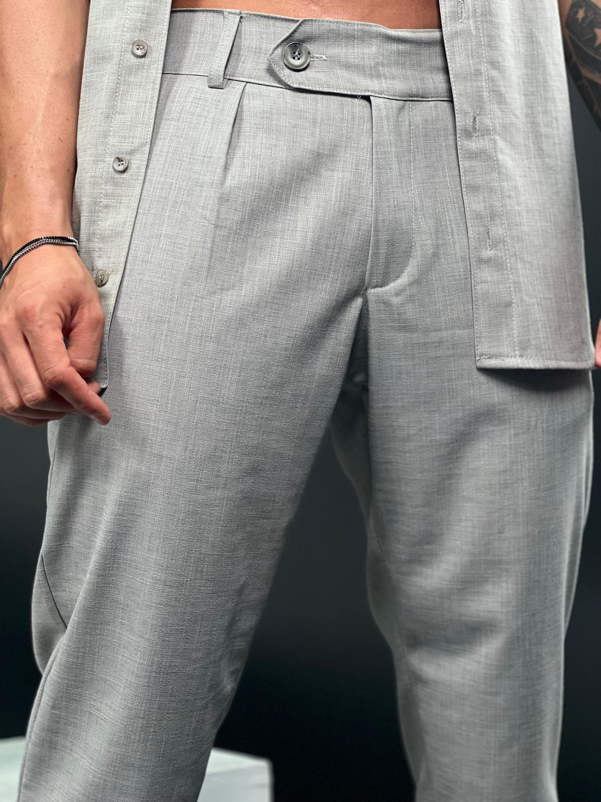 מכנסיים אלגנטיים של Max Mara מבד פשתן רך בגזרה ישרה.