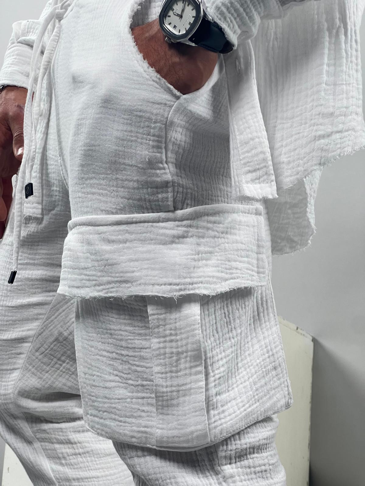 Long linen cargo pants with an elastic waistband, Soliton collection.