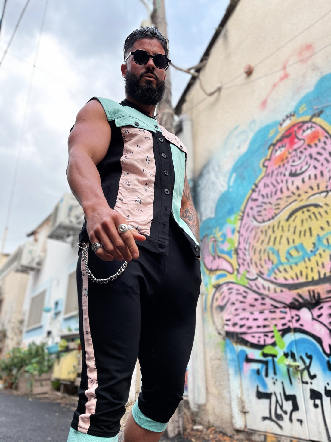 Halloween Party Outfits for Men That Aren't Costumes