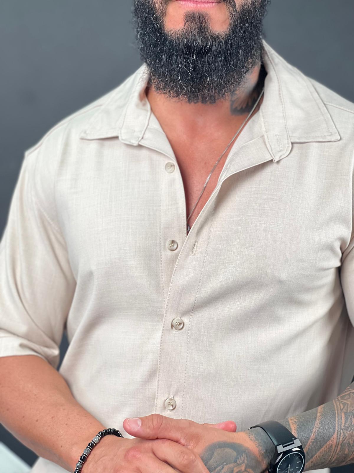 Camisa abotonada de manga corta Max Mara, confeccionada en elegante tejido de lino.