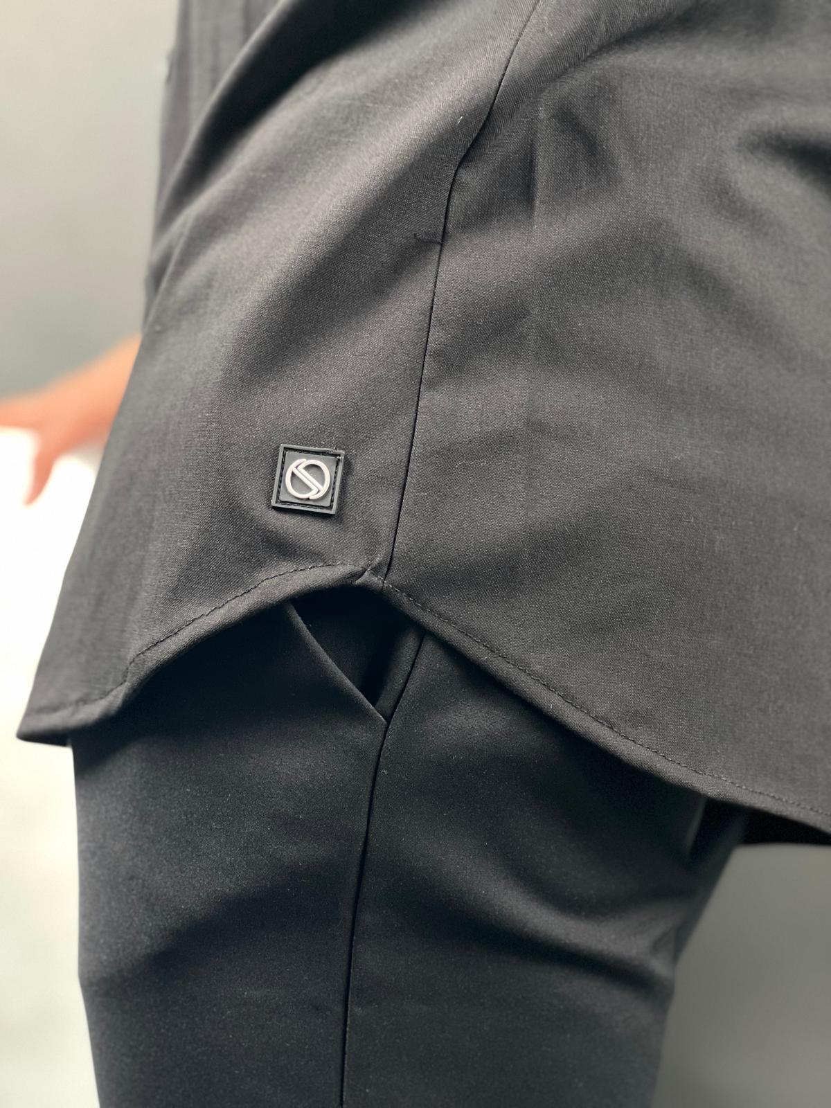 Camisa abotonada de manga corta Max Mara, confeccionada en elegante tejido de lino.