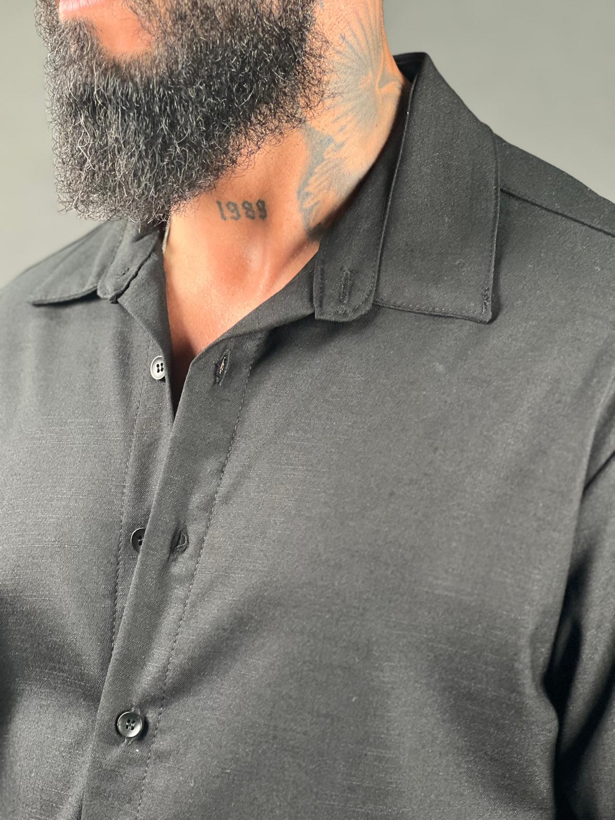 Max Mara long-sleeved button-up, made of elegant linen fabric.