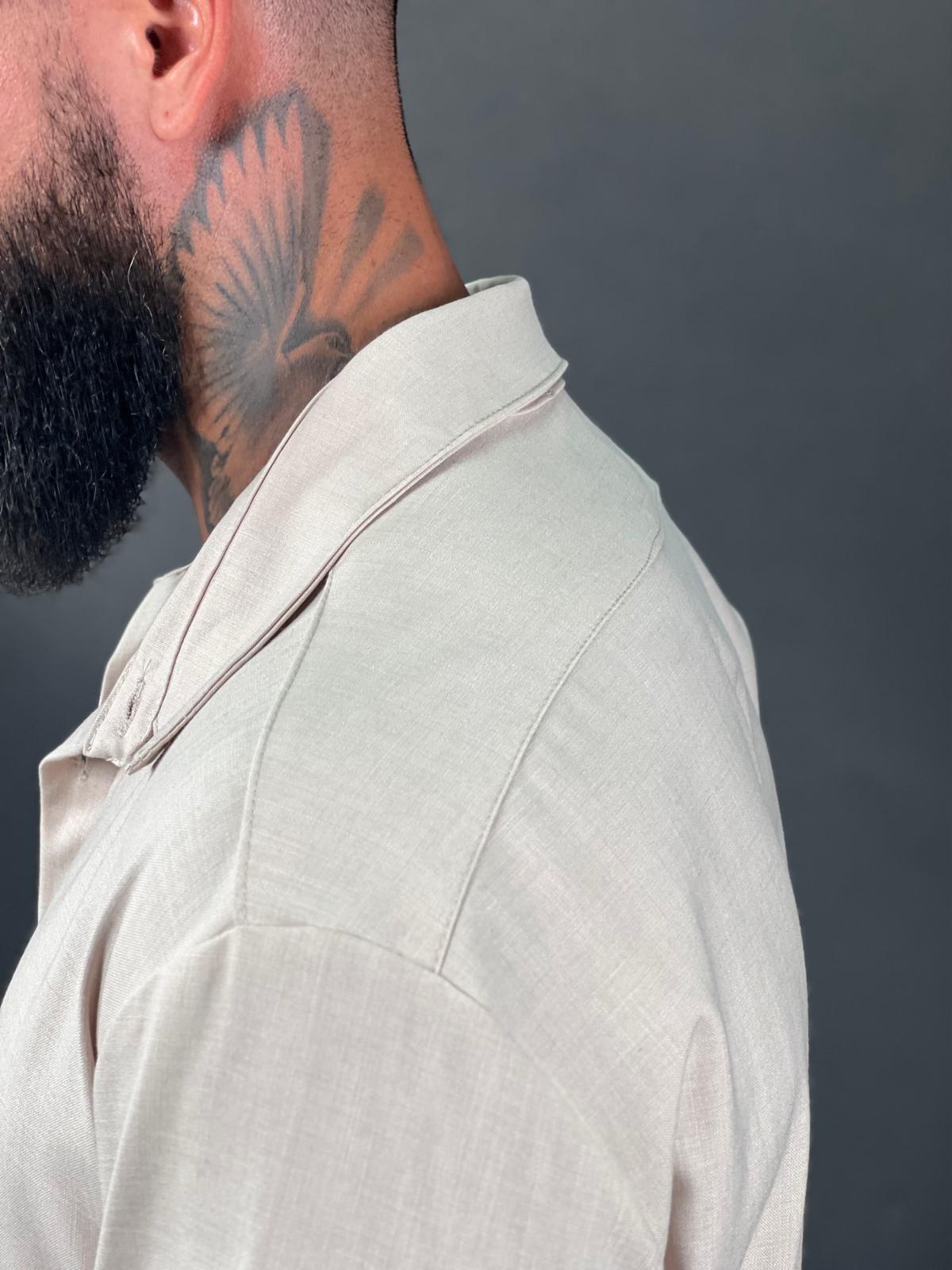 Max Mara long-sleeved button-up, made of elegant linen fabric.
