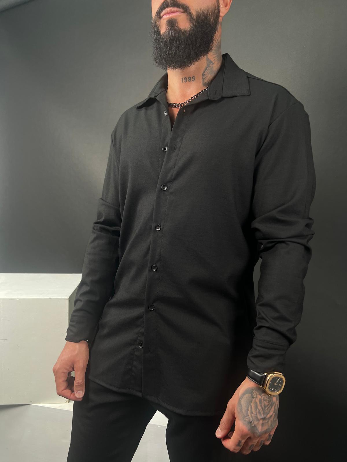 Max Mara long-sleeved button-up, made of elegant linen fabric.