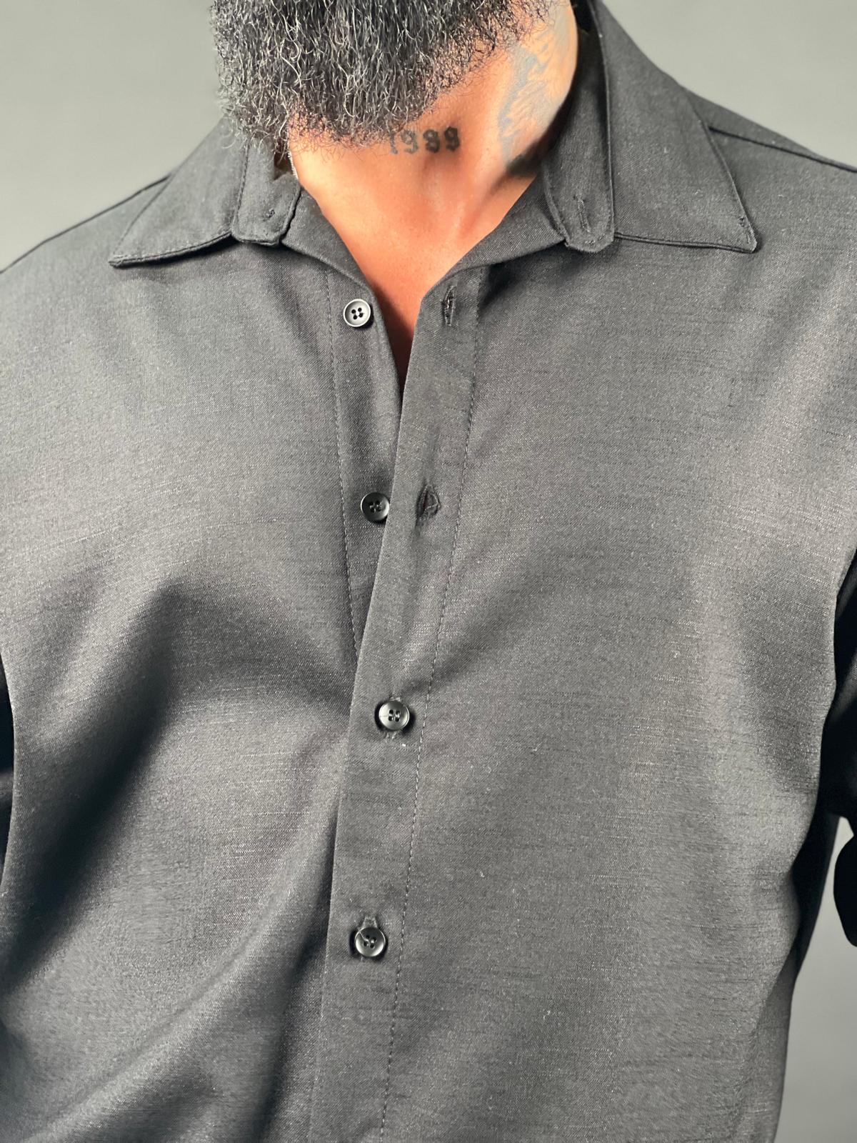 Max Mara long-sleeved button-up, made of elegant linen fabric.