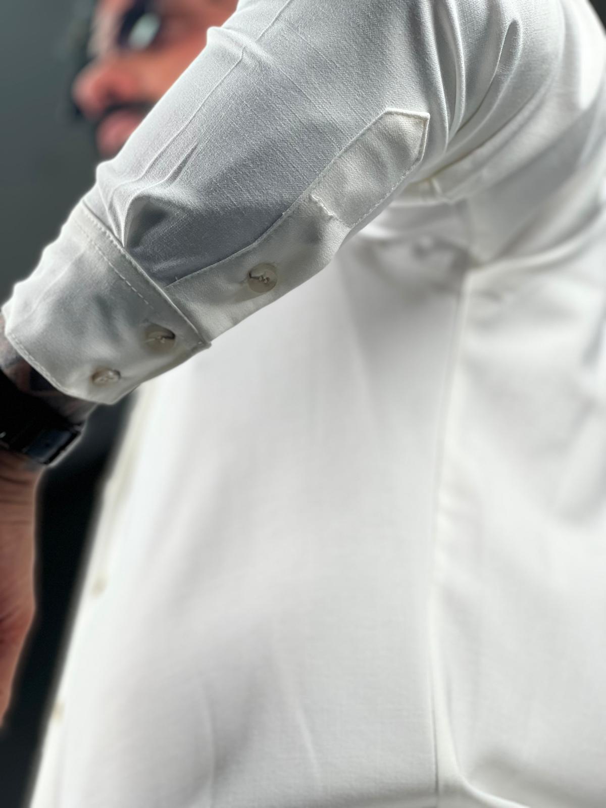 Max Mara long-sleeved button-up, made of elegant linen fabric.
