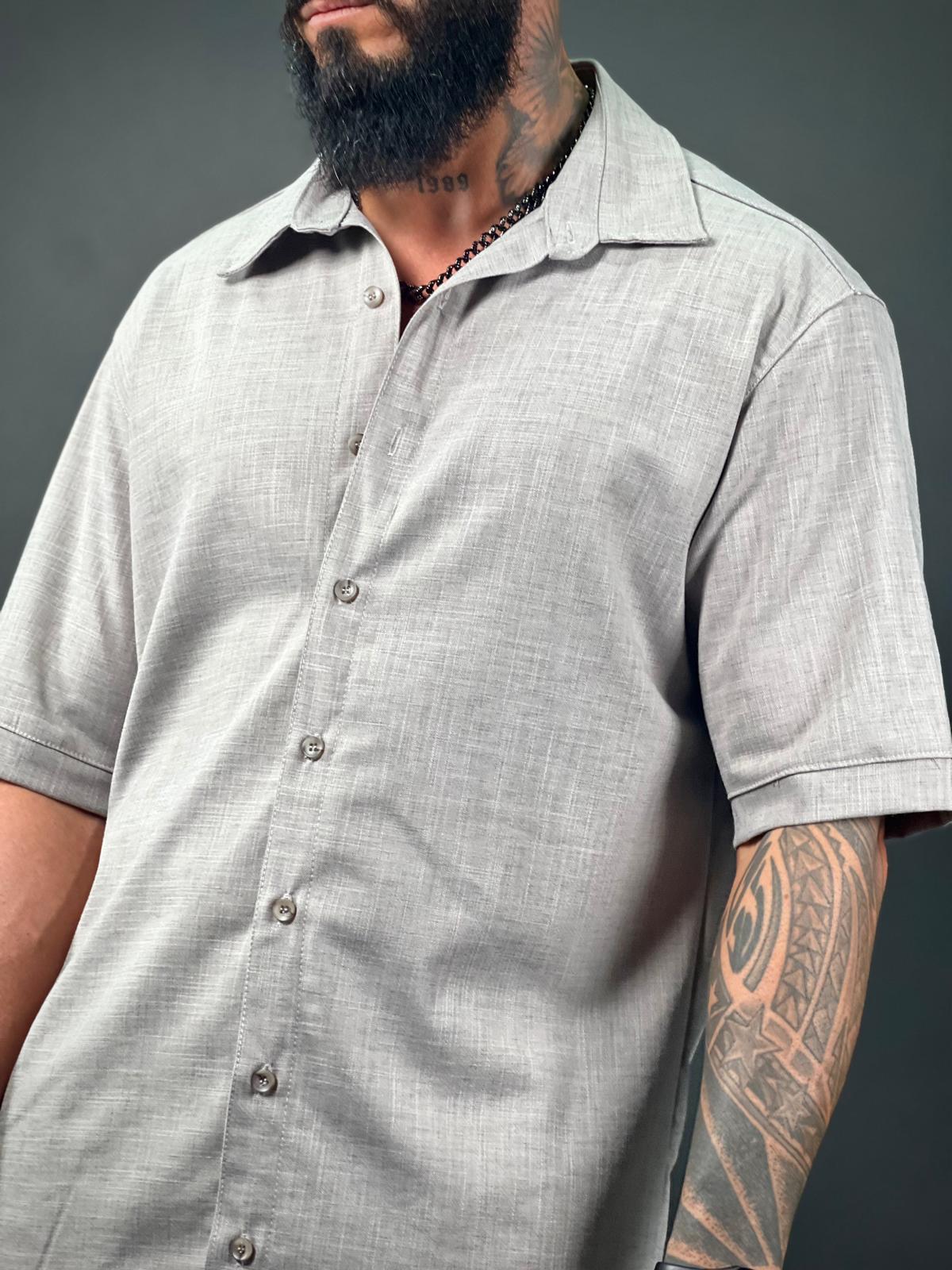 Camisa abotonada de manga corta Max Mara, confeccionada en elegante tejido de lino.