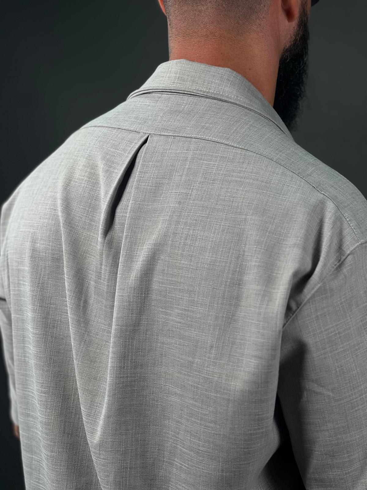 Camisa abotonada de manga corta Max Mara, confeccionada en elegante tejido de lino.