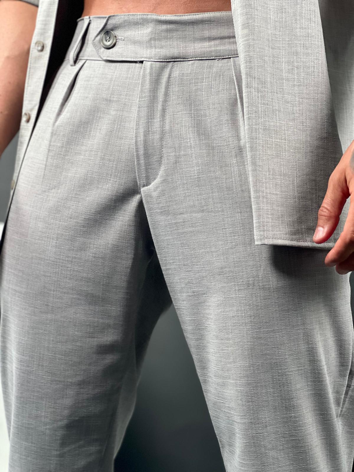 מכנסיים אלגנטיים של Max Mara מבד פשתן רך בגזרה ישרה.