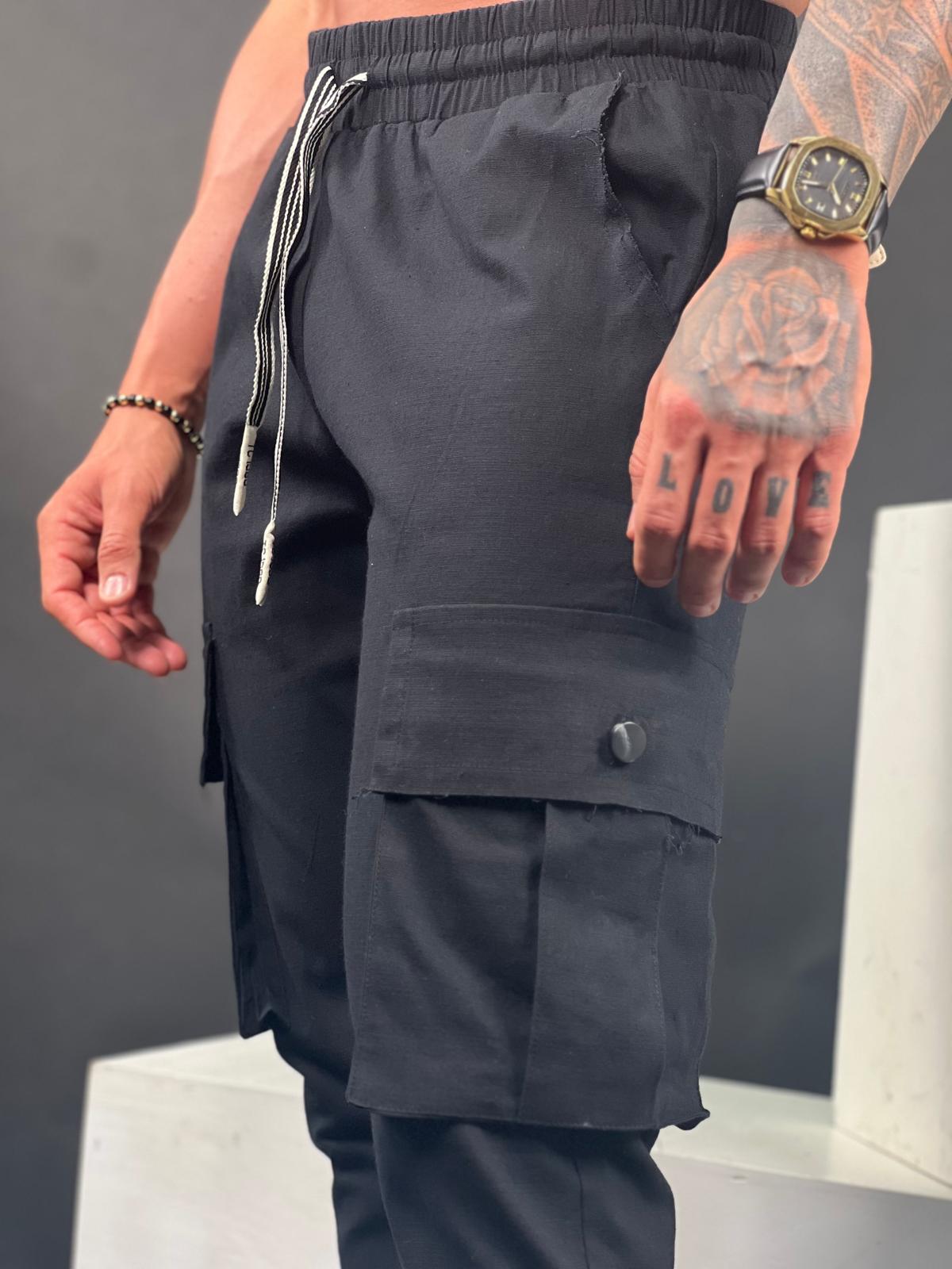 Linen Lycra cargo pants with a straight leg and a stylish drawstring.