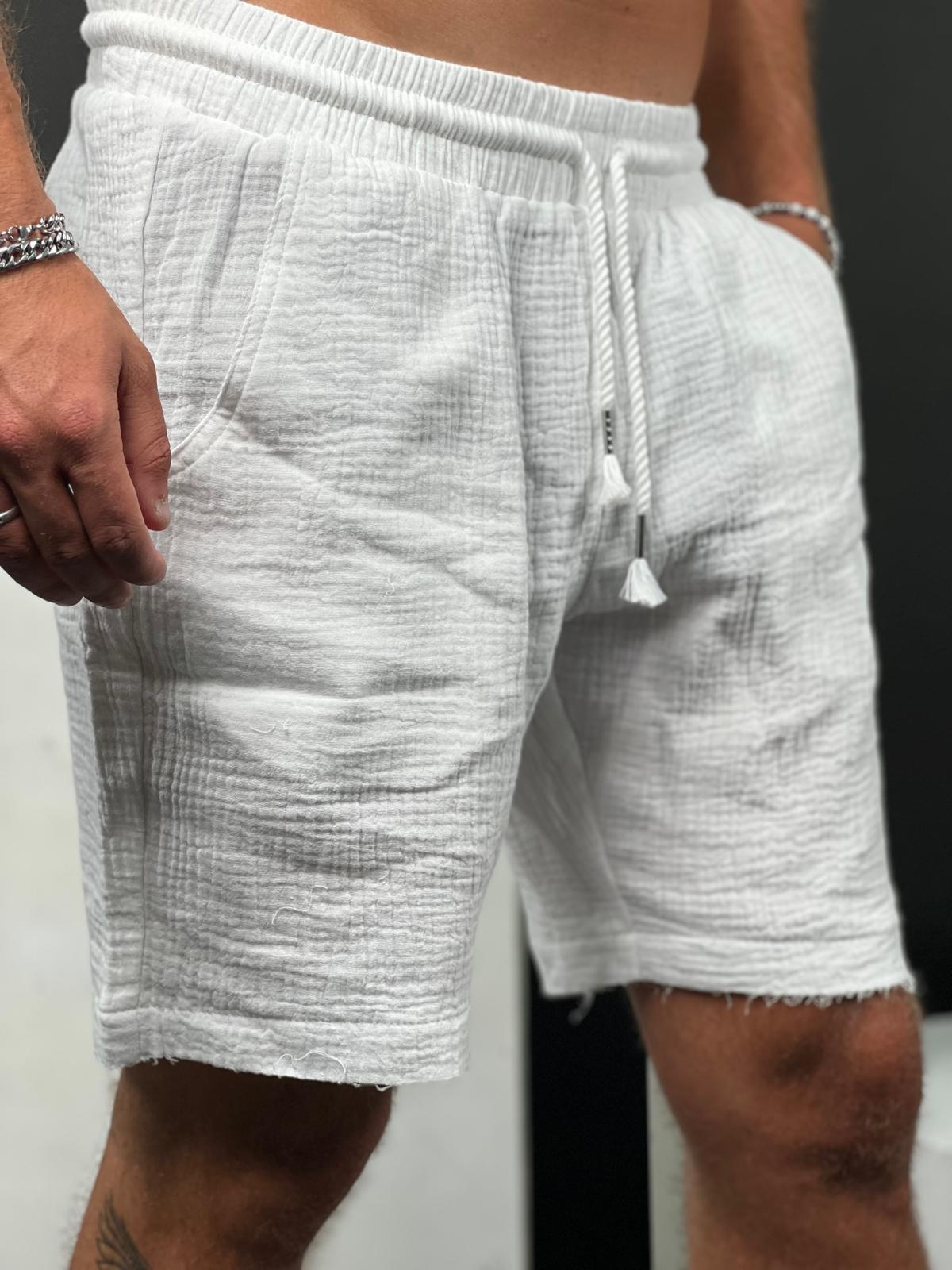 Comfortable and soft short linen pants with a delicate torn finish from the Soliton Collection.