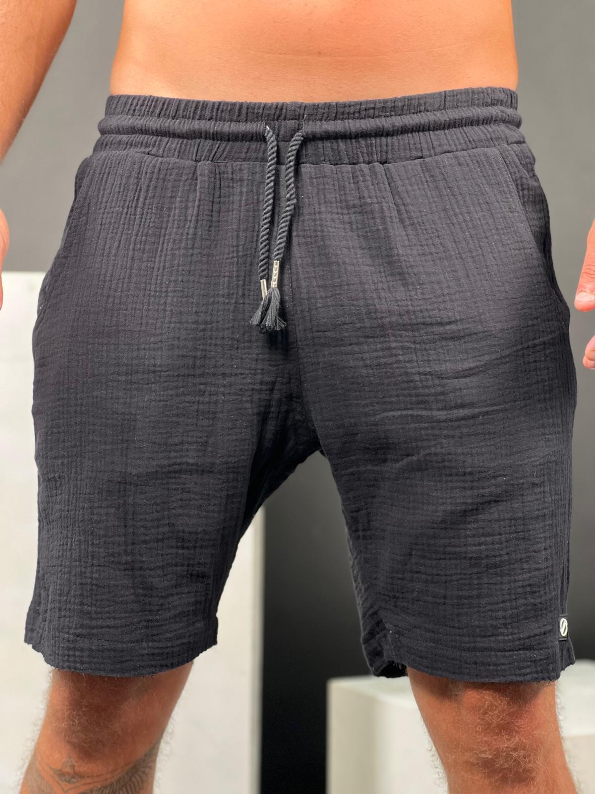 Comfortable and soft short linen pants with a delicate torn finish from the Soliton Collection.