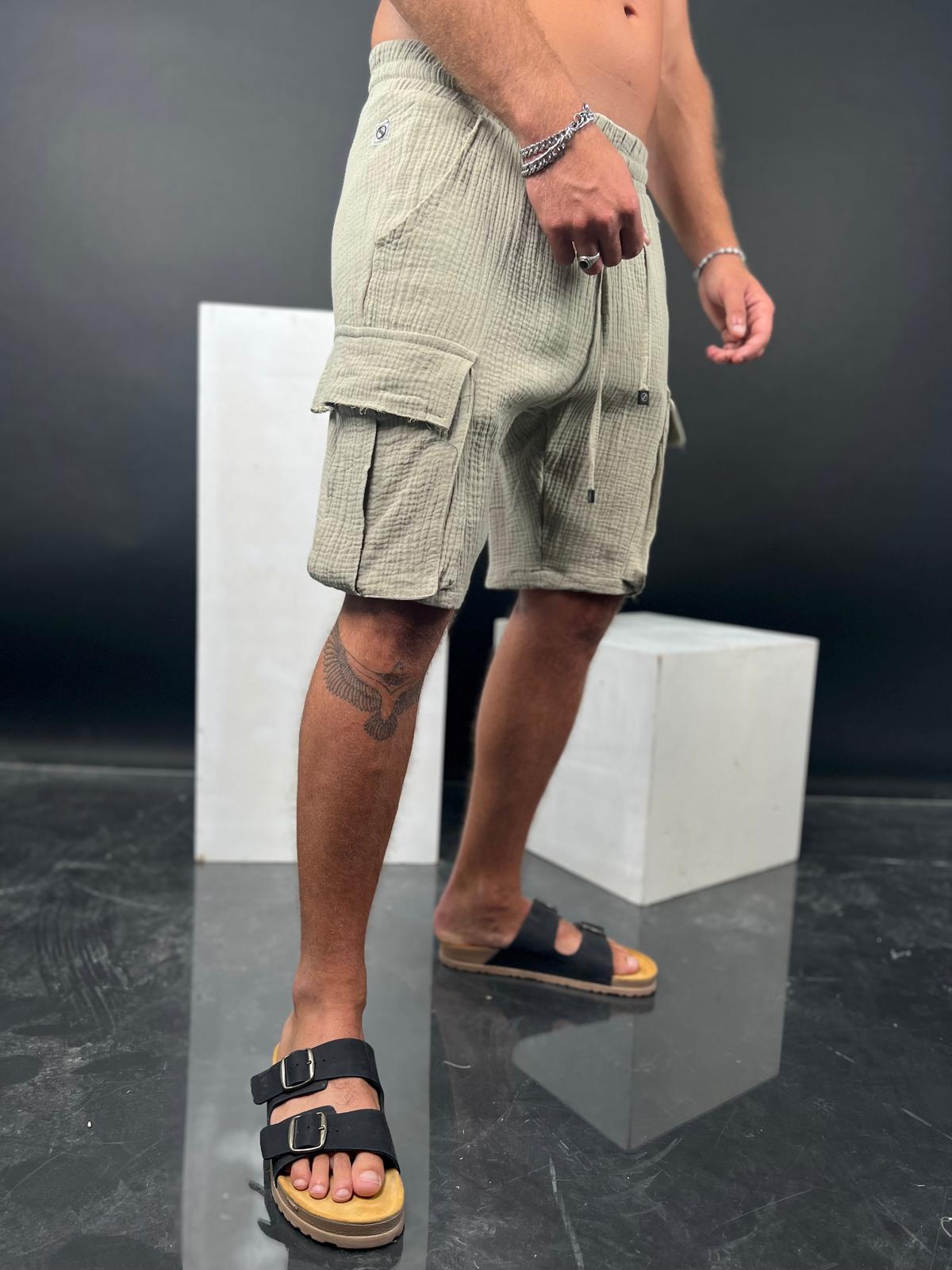 Cargo Short linen for men from the Soliton Collection.