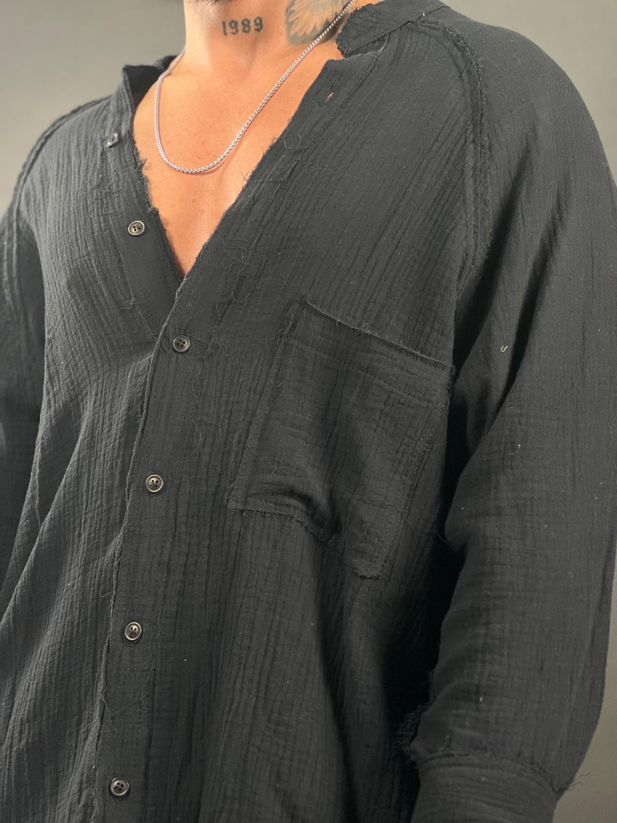 Button-up Shirt with Mandarin Collar in Oversized Style, Made from High-Quality Linen – Part of the Soliton Collection
