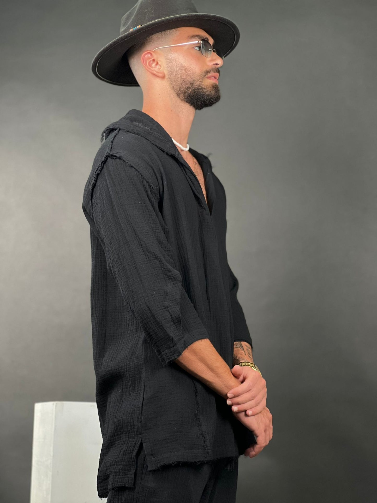 Hoodie with a V-neck made of linen, Soliton collection