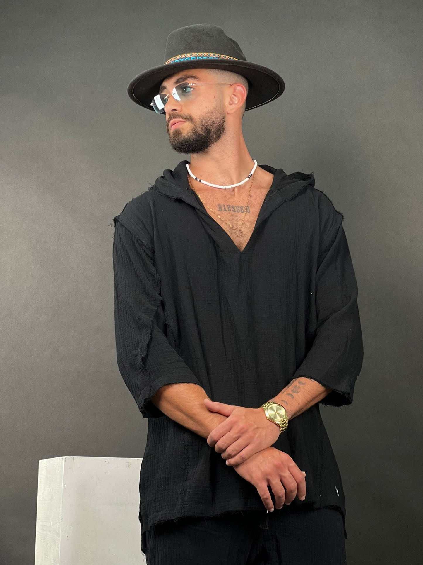 Hoodie with a V-neck made of linen, Soliton collection