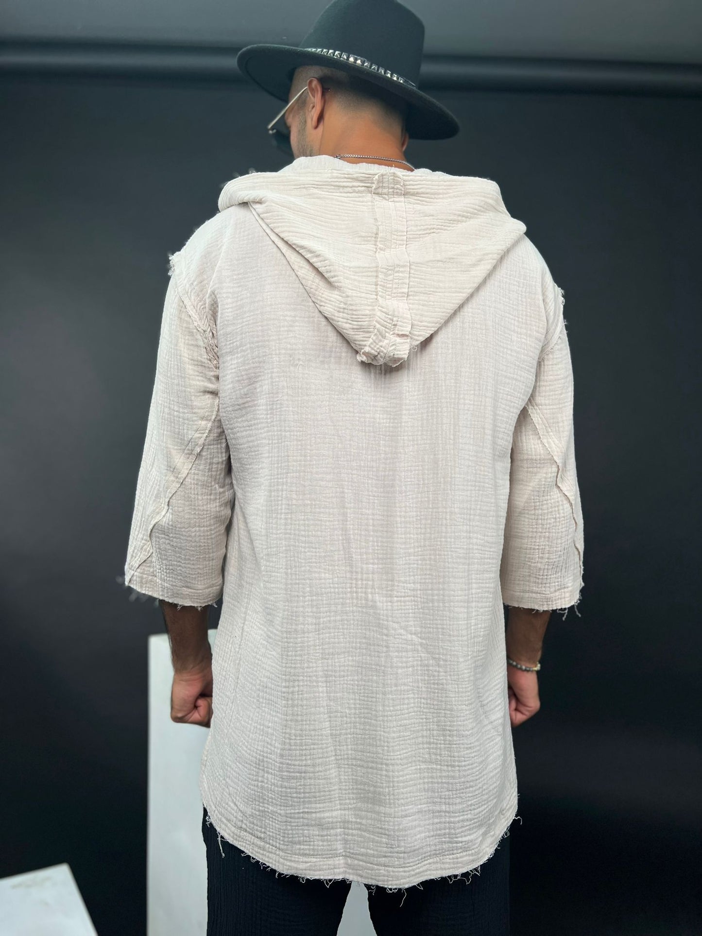 Hoodie with a V-neck made of linen, Soliton collection