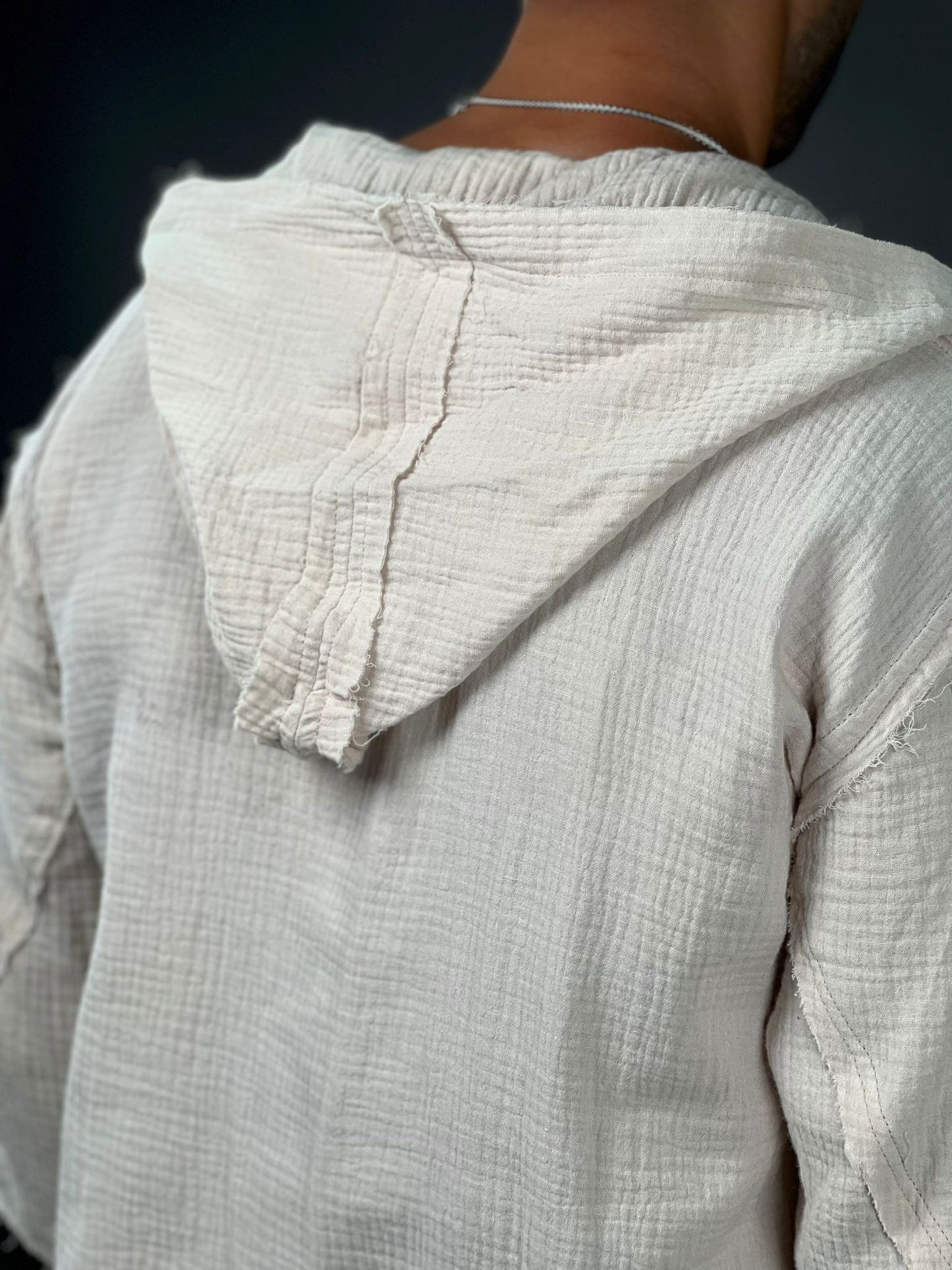 Hoodie with a V-neck made of linen, Soliton collection