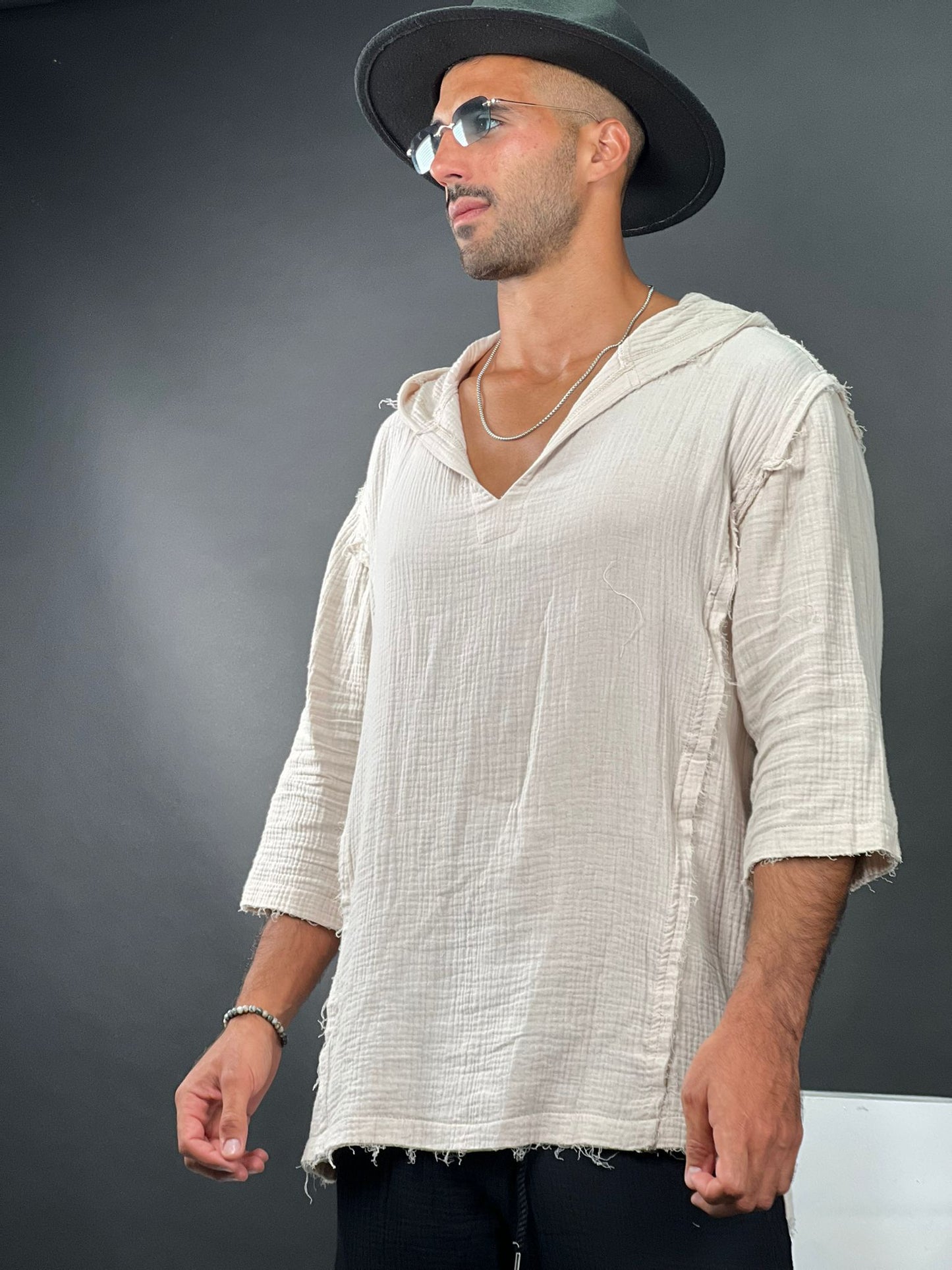 Hoodie with a V-neck made of linen, Soliton collection
