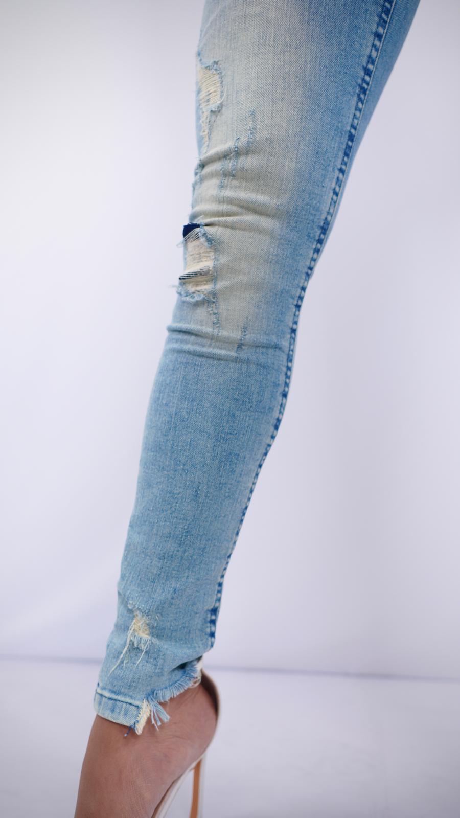 SW-01 – Women’s Low-Rise Distressed Blue Skinny Jeans with Frayed Hem