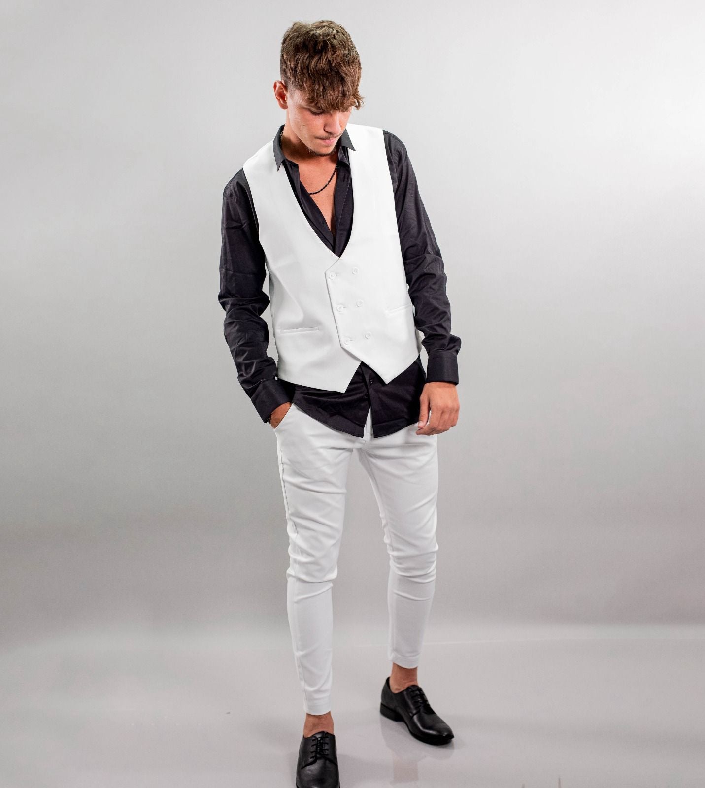 Modern Slim Fit Velora Vest – Refined Elegance & Innovation