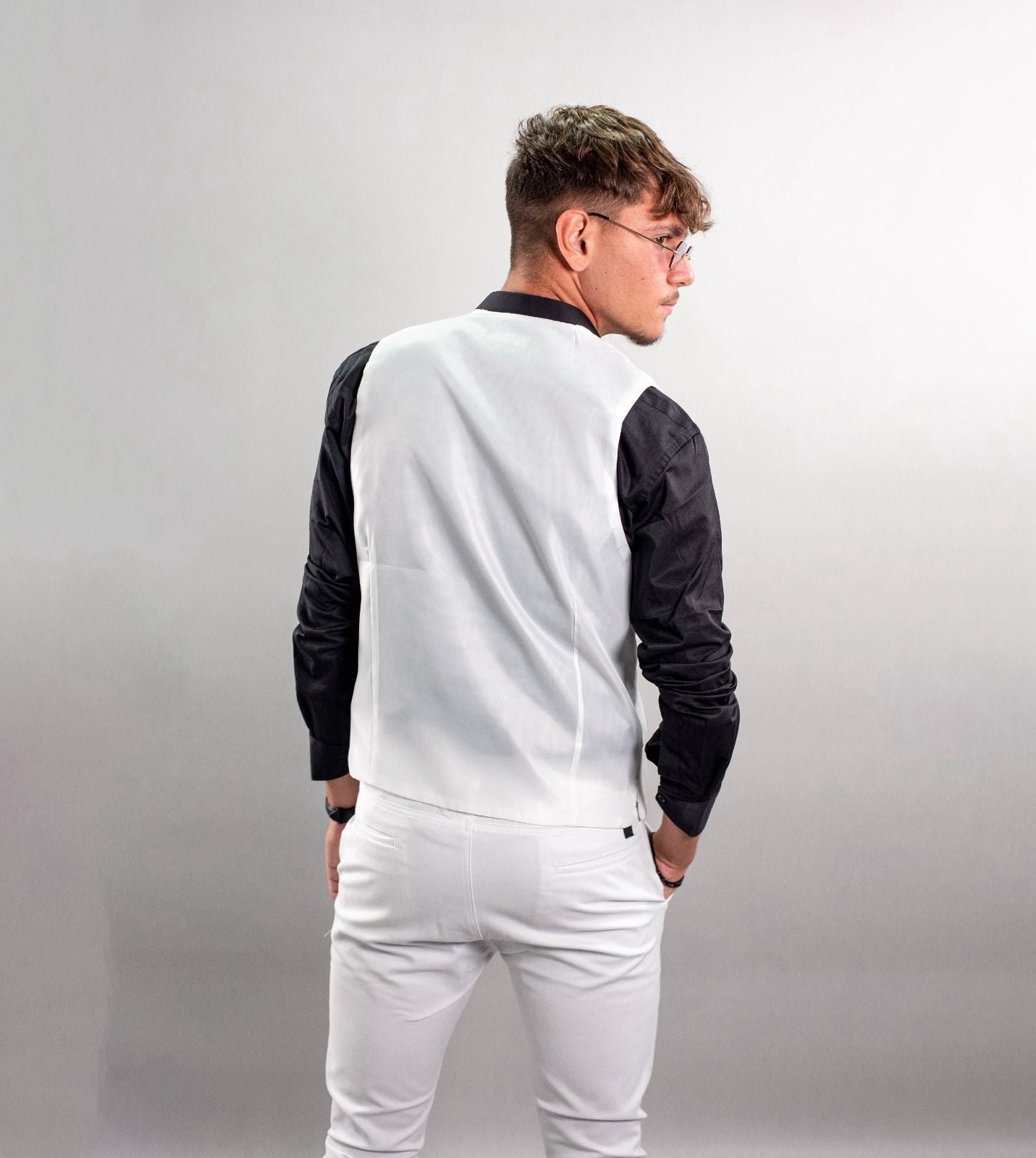 Modern Slim Fit Velora Vest – Refined Elegance & Innovation
